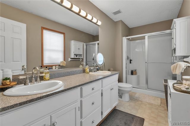 30 Willow Ridge Lane, Lancaster, NY 14086