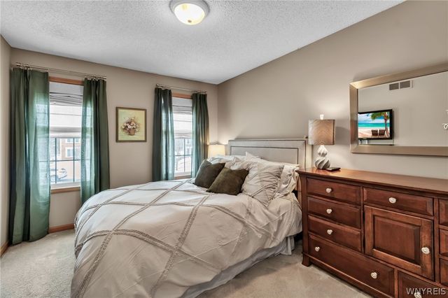 30 Willow Ridge Lane, Lancaster, NY 14086