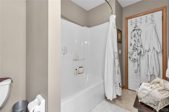 30 Willow Ridge Lane, Lancaster, NY 14086