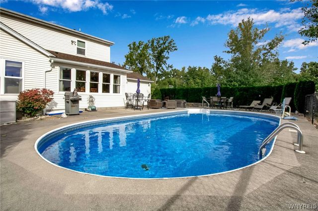 30 Willow Ridge Lane, Lancaster, NY 14086