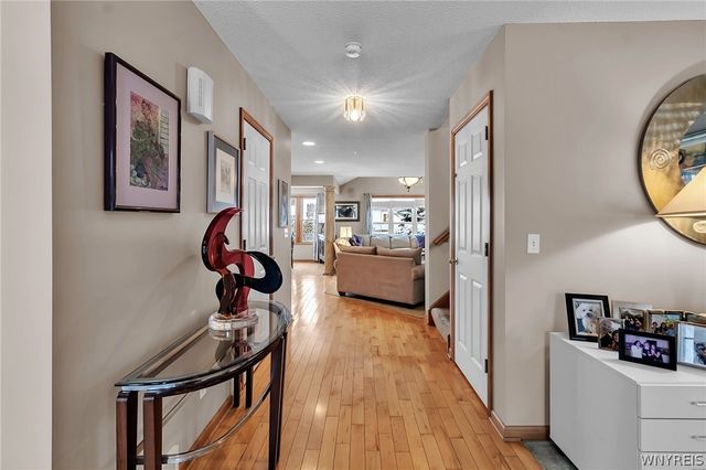 30 Willow Ridge Lane, Lancaster, NY 14086