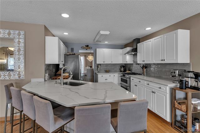 30 Willow Ridge Lane, Lancaster, NY 14086