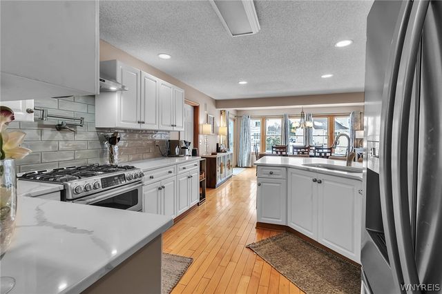 30 Willow Ridge Lane, Lancaster, NY 14086