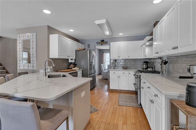 30 Willow Ridge Lane, Lancaster, NY 14086