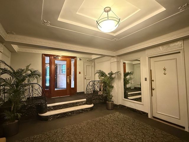 56 Commonwealth Ave 22, Boston, MA 02116