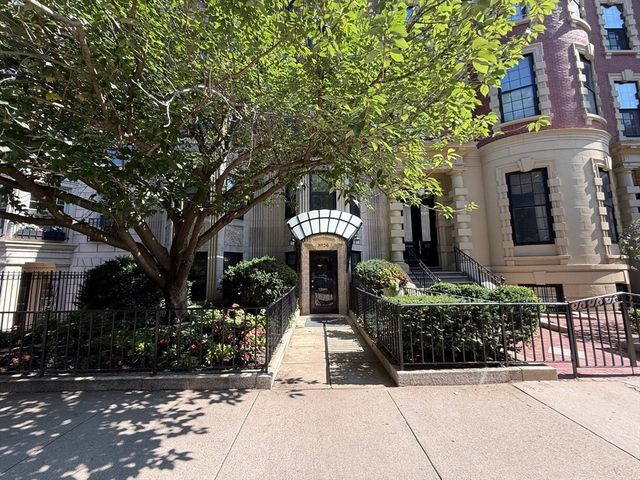 56 Commonwealth Ave 22, Boston, MA 02116