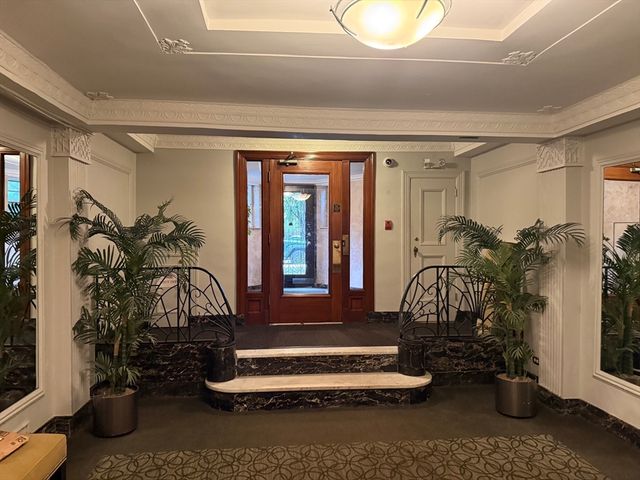 56 Commonwealth Ave 22, Boston, MA 02116