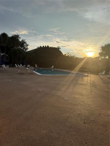 2716 HIDDEN LAKE BOULEVARD C, Sarasota, FL 34237