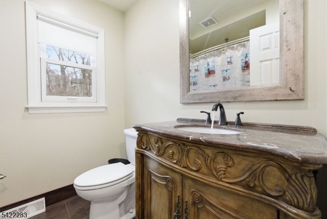 52 Red Twig Trl, Bloomingdale Boro, NJ 07403