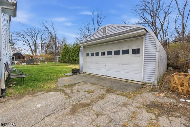 52 Red Twig Trl, Bloomingdale Boro, NJ 07403