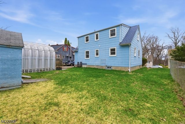 52 Red Twig Trl, Bloomingdale Boro, NJ 07403