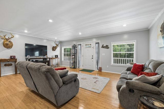 698 Tooley Branch Rd, Westmoreland, TN 37186
