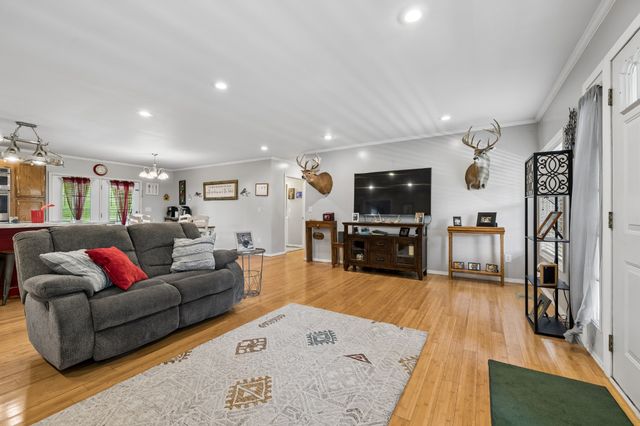 698 Tooley Branch Rd, Westmoreland, TN 37186