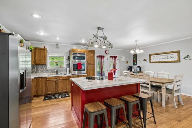 698 Tooley Branch Rd, Westmoreland, TN 37186