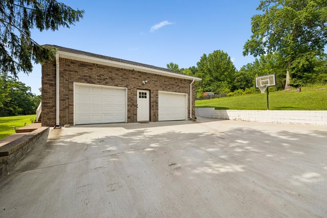 698 Tooley Branch Rd, Westmoreland, TN 37186
