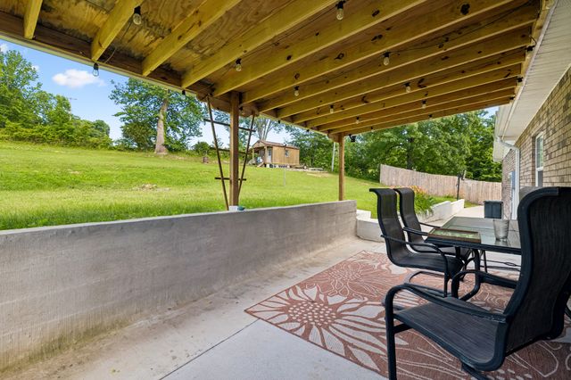 698 Tooley Branch Rd, Westmoreland, TN 37186