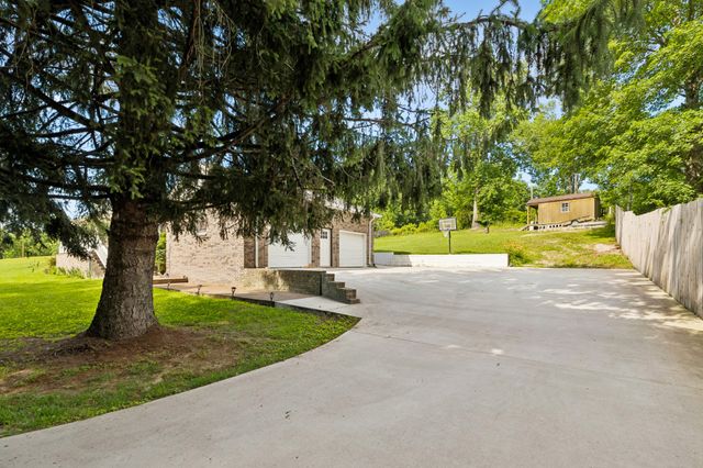 698 Tooley Branch Rd, Westmoreland, TN 37186