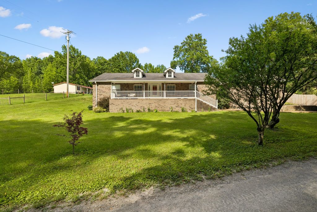698 Tooley Branch Rd, Westmoreland, TN 37186