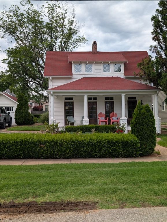 212 C Street, Bentonville, AR 72712
