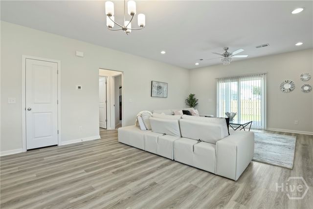 117 Mettler Loop, Richmond Hill, GA 31324