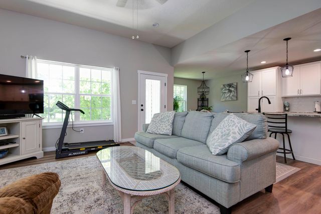 1502 W Parkview Avenue, Ozark, MO 65721