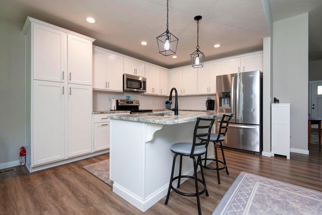 1502 W Parkview Avenue, Ozark, MO 65721