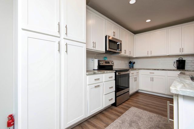 1502 W Parkview Avenue, Ozark, MO 65721