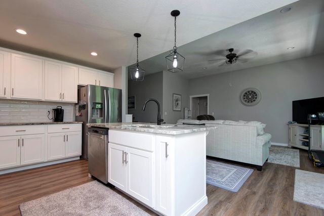 1502 W Parkview Avenue, Ozark, MO 65721