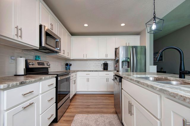 1502 W Parkview Avenue, Ozark, MO 65721