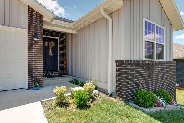 1502 W Parkview Avenue, Ozark, MO 65721