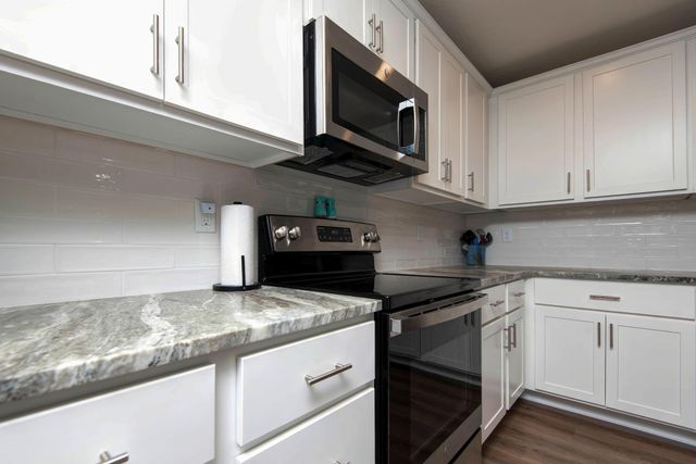 1502 W Parkview Avenue, Ozark, MO 65721