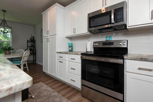 1502 W Parkview Avenue, Ozark, MO 65721