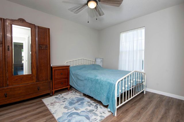 1502 W Parkview Avenue, Ozark, MO 65721