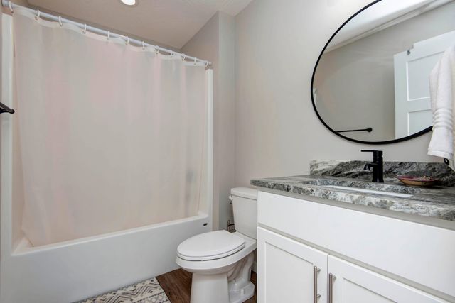 1502 W Parkview Avenue, Ozark, MO 65721