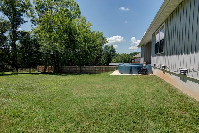 1502 W Parkview Avenue, Ozark, MO 65721