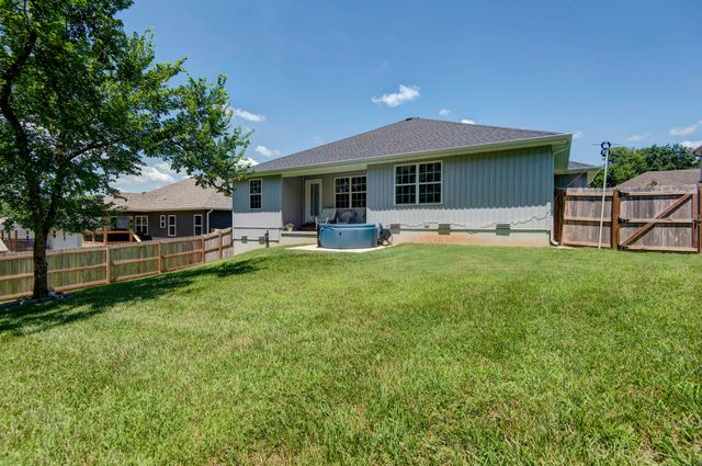 1502 W Parkview Avenue, Ozark, MO 65721