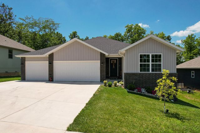 1502 W Parkview Avenue, Ozark, MO 65721