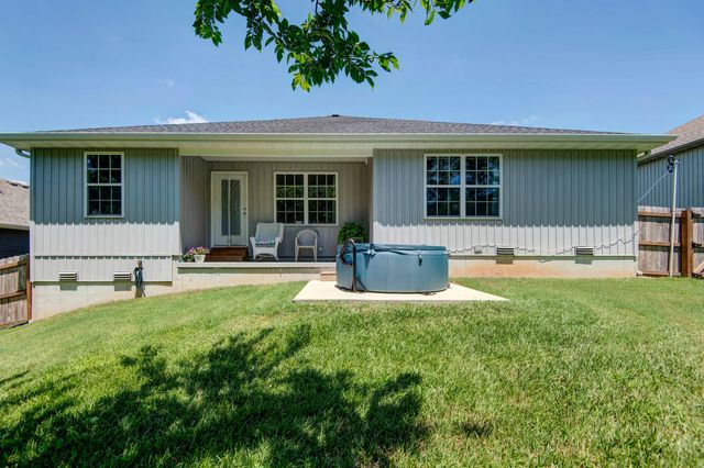 1502 W Parkview Avenue, Ozark, MO 65721