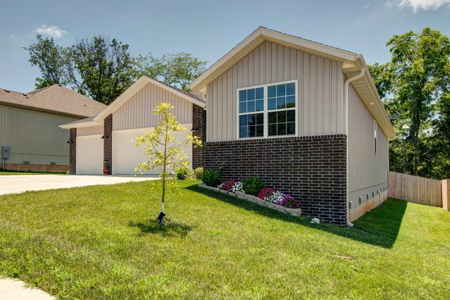 1502 W Parkview Avenue, Ozark, MO 65721