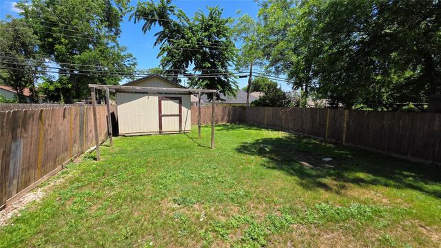 524 W Broadus Avenue, Fort Worth, TX 76115