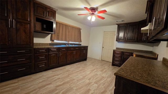 524 W Broadus Avenue, Fort Worth, TX 76115