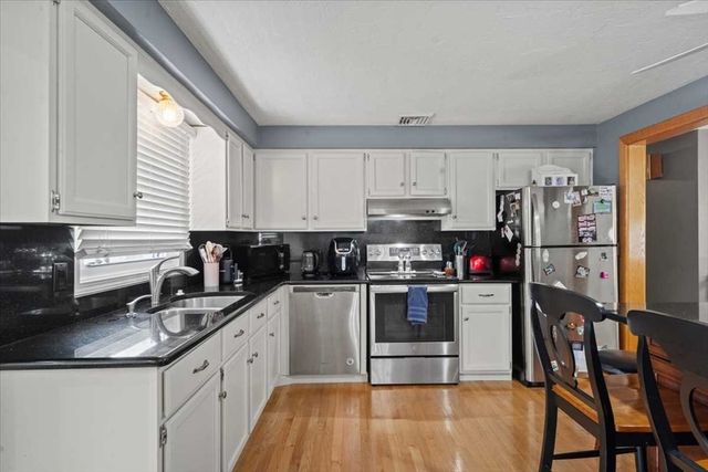 11 Dunkirk Ave, Worcester, MA 01604