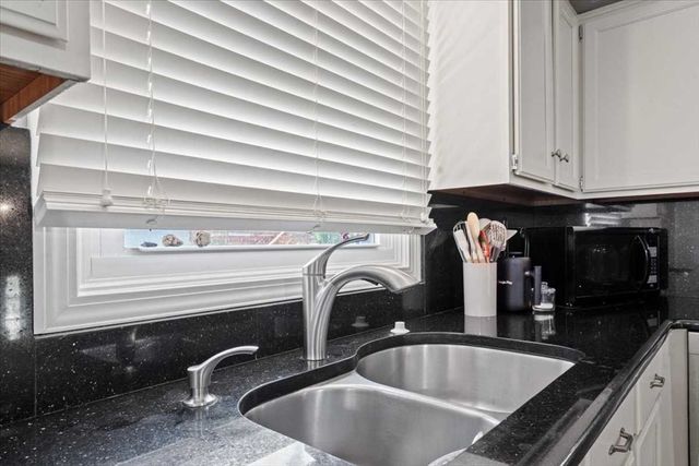 11 Dunkirk Ave, Worcester, MA 01604