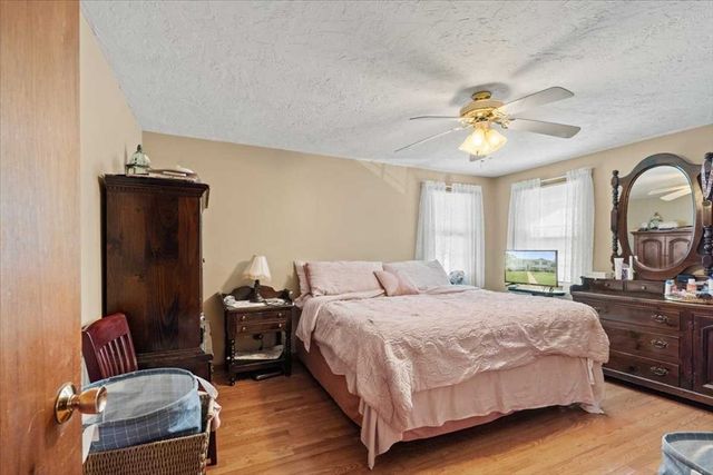 11 Dunkirk Ave, Worcester, MA 01604