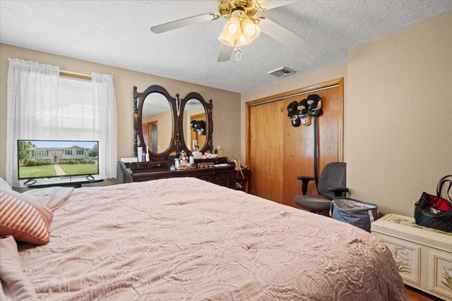 11 Dunkirk Ave, Worcester, MA 01604