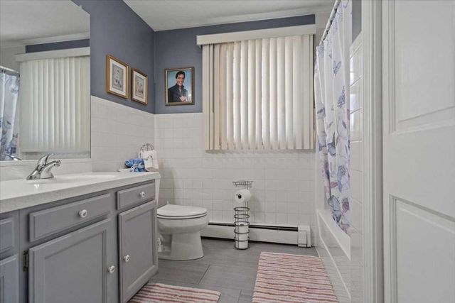 11 Dunkirk Ave, Worcester, MA 01604