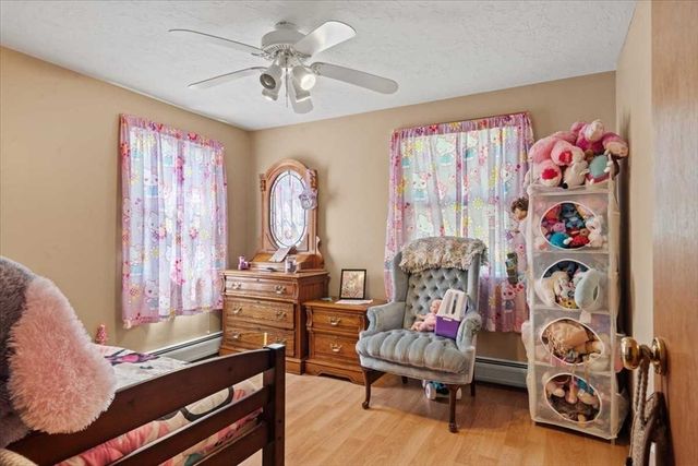11 Dunkirk Ave, Worcester, MA 01604