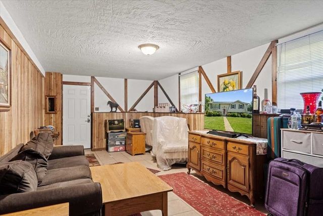 11 Dunkirk Ave, Worcester, MA 01604