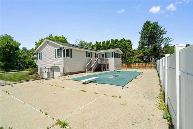 11 Dunkirk Ave, Worcester, MA 01604