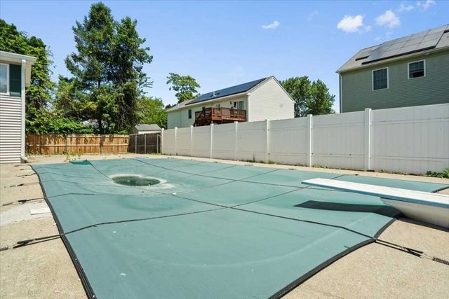 11 Dunkirk Ave, Worcester, MA 01604